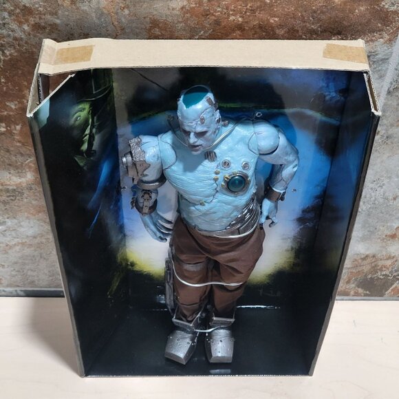 Jakks Pacific Van Helsing Frankensteins Monster Slayer Action Figure 2004 - Picture 4 of 10